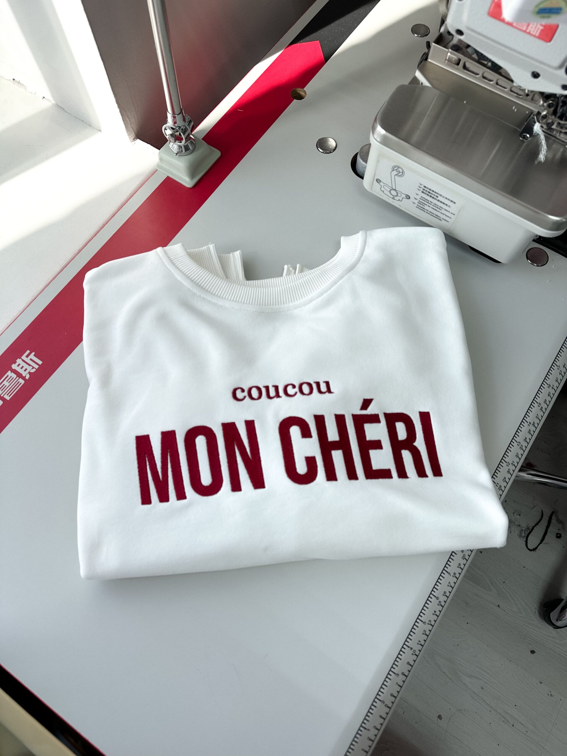 Світшот шампань Mon Cheri вишивка