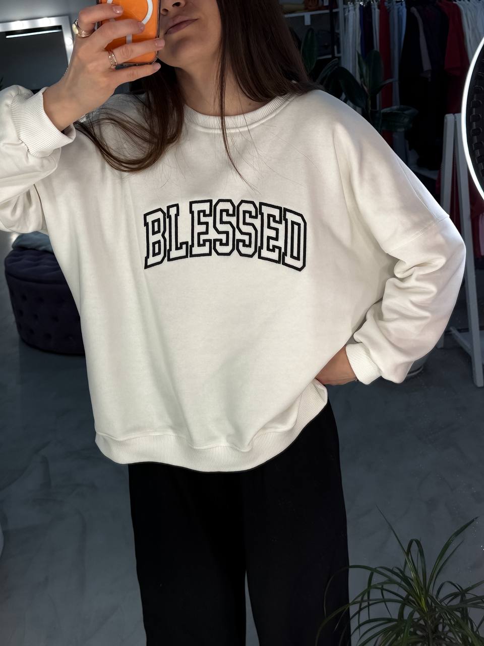 Світшот шампань blessed обʼємна вишивка чорна - Зображення 2