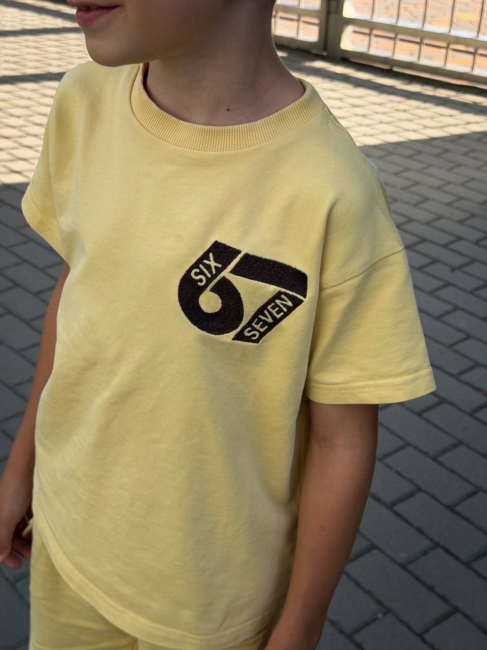 Дитяча футболка банан з вишивкою six seven